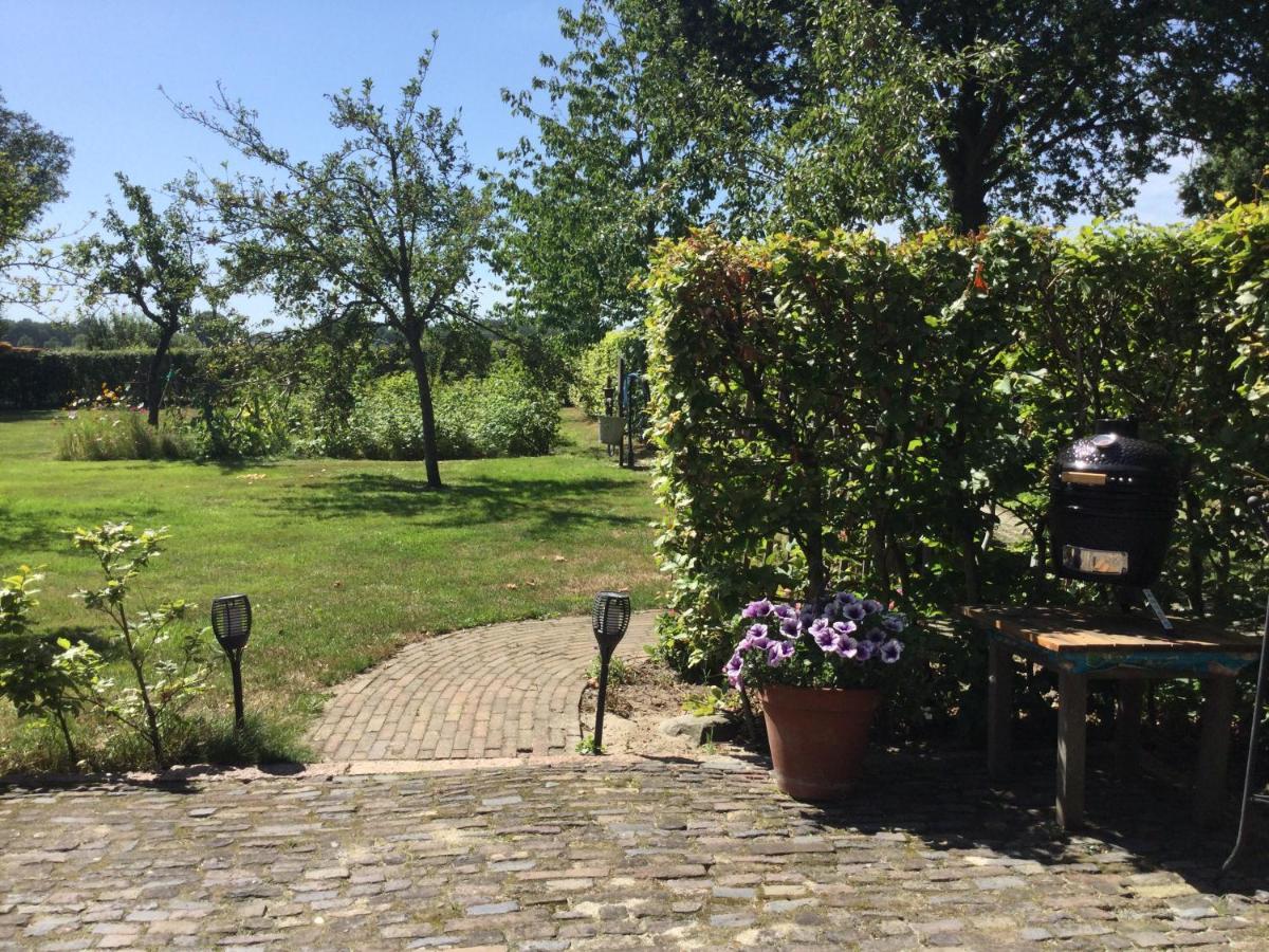 Landelijk Gelegen Huisje Op Erf Veeningen Экстерьер фото